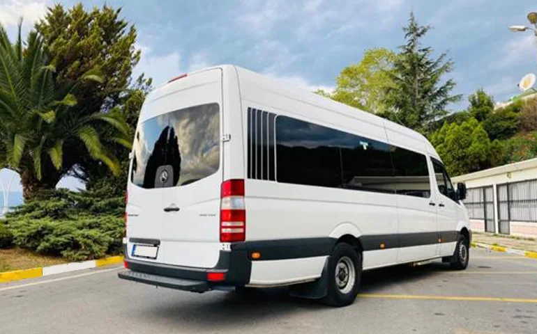 Servis aracı iç görünüm — konforlu koltuk düzeni
