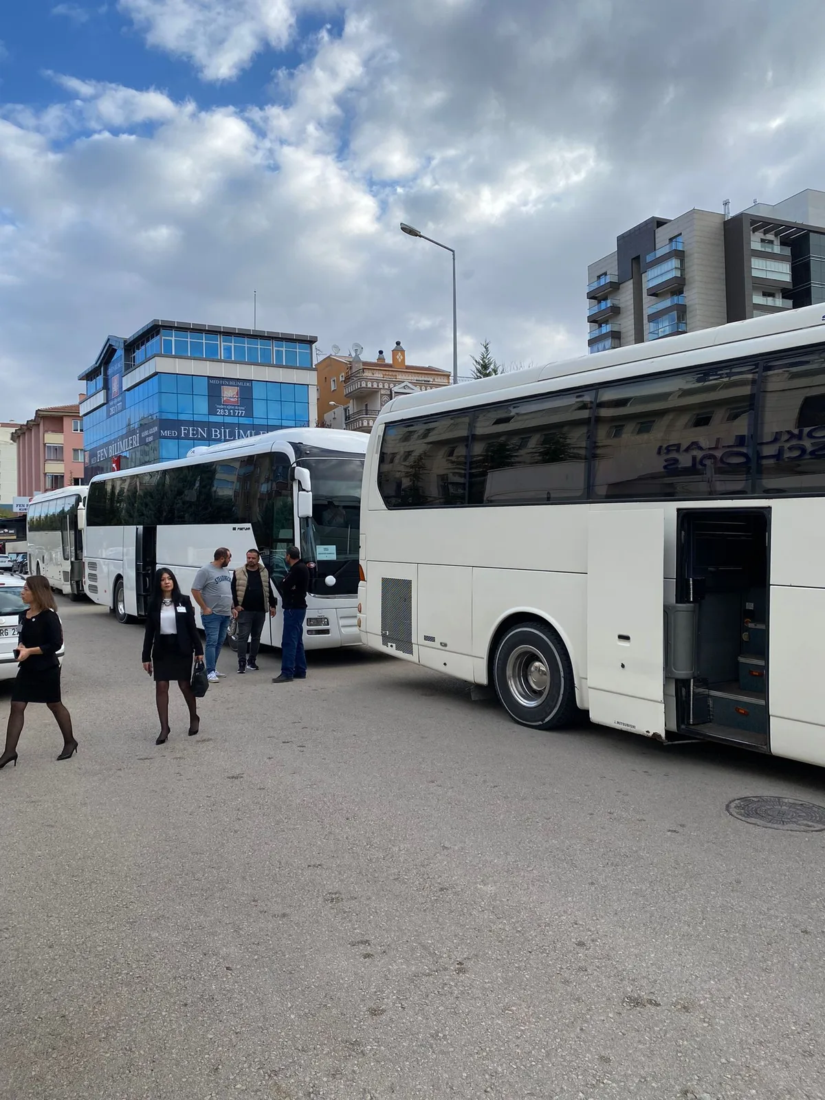 Okul servisine binen öğrenciler