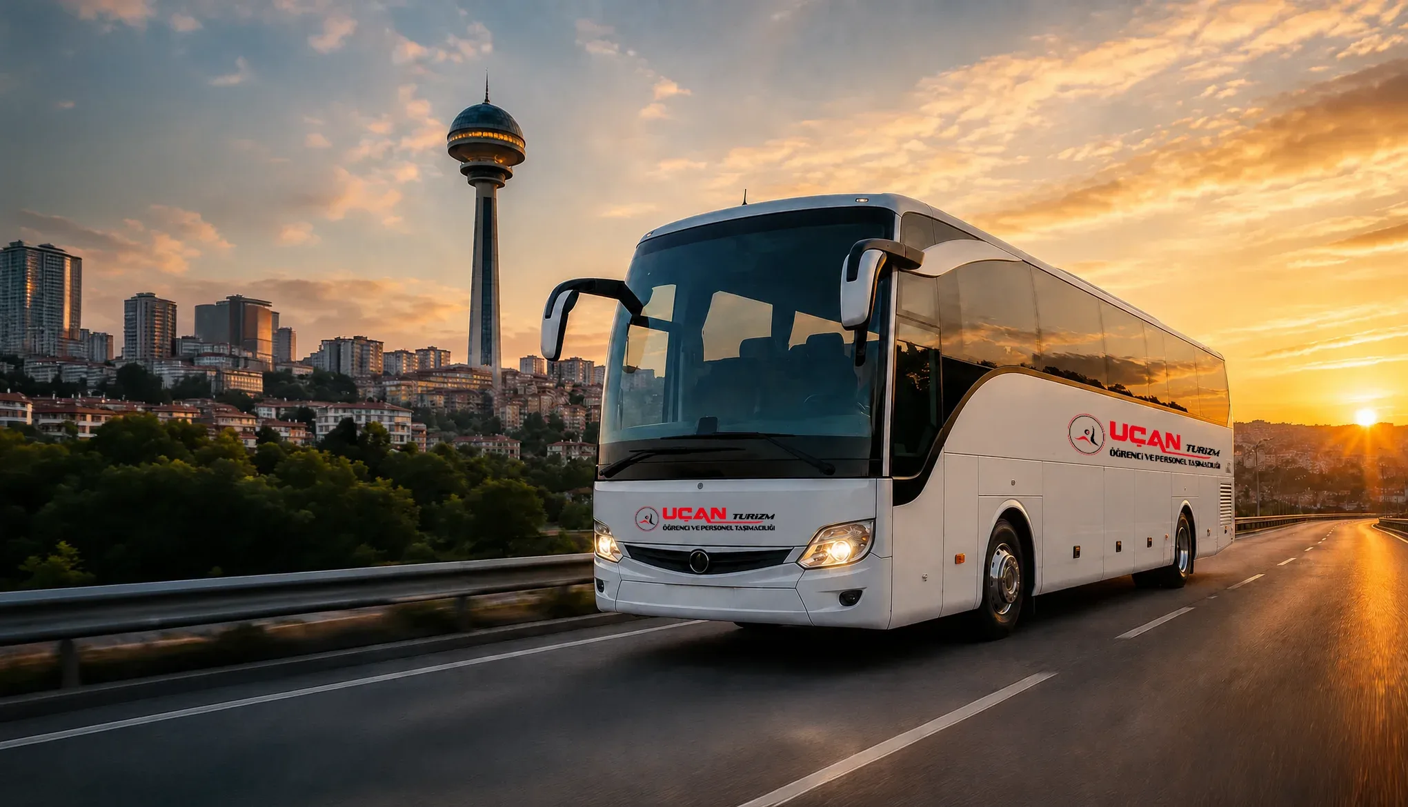Uçan Turizm otobüsü Ankara’da Atakule önünde gün batımında
