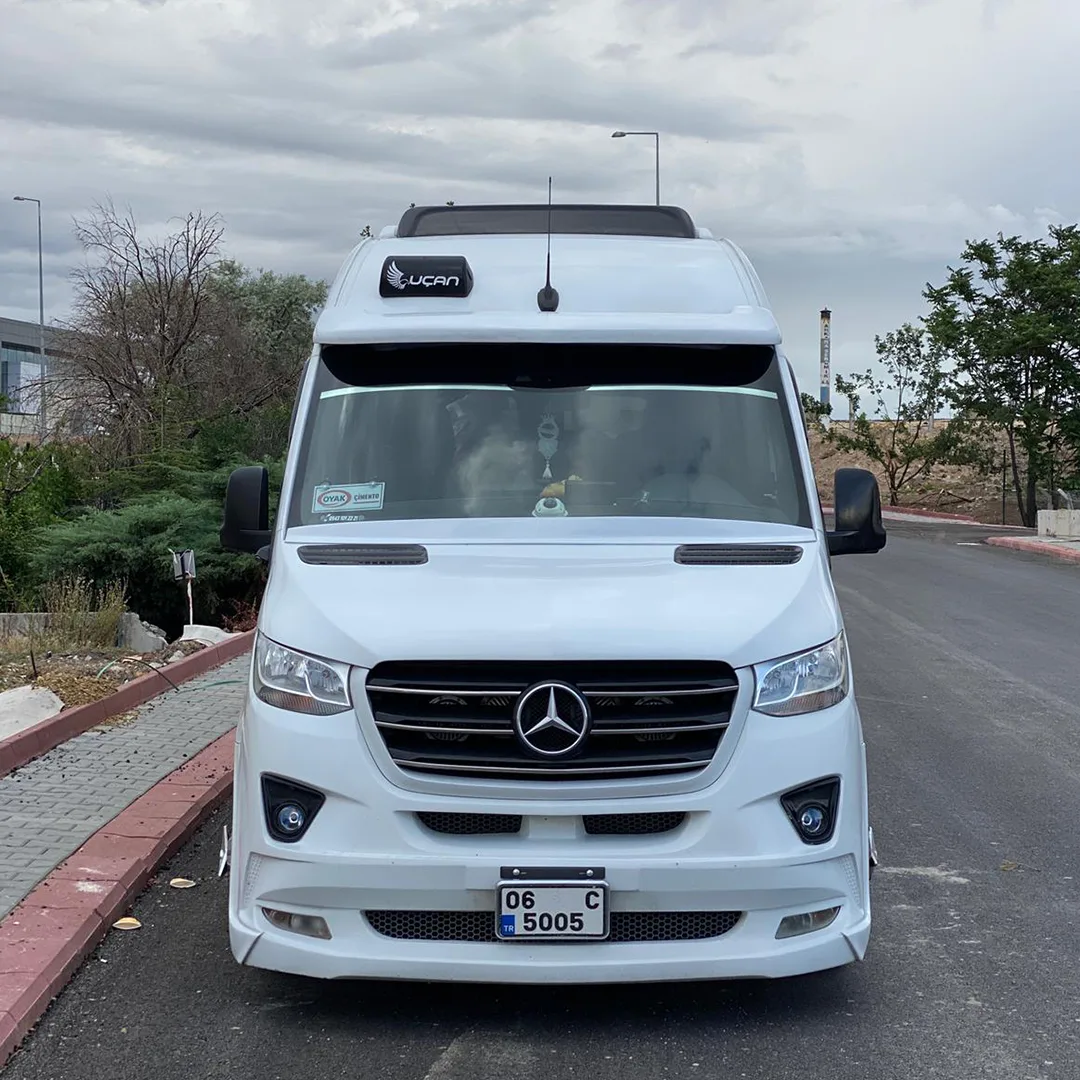 Uçan Turizm Mercedes Sprinter servis aracı önden görünüm